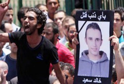 ترحيل 8 من الإخوان المدافعين عن "خالد سعيد"