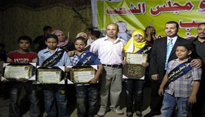 عادل حامد يكرِِّم 350 طالبًا بالسيدة