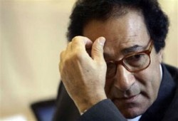 فاروق حسني يفرض رأيه على جوائز الدولة!!