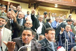 جلسة ساخنة بين الإخوان والأغلبية خلال قانون التأمينات