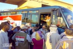 أهالي العريش يحتفون بوفد نواب الإخوان والمعارضة