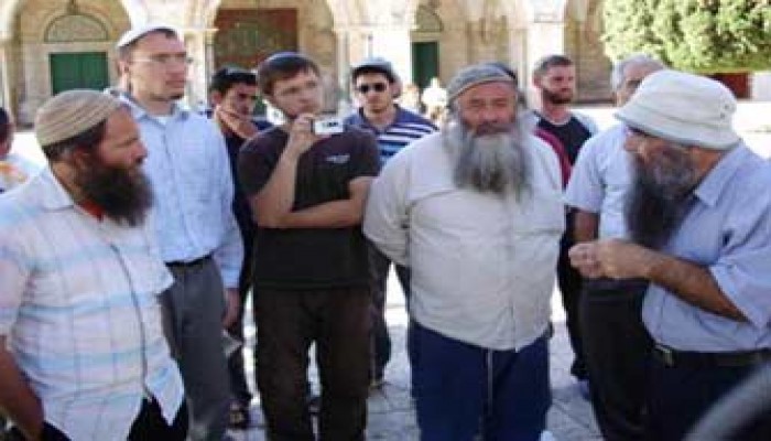 حاخامات يقتحمون الأقصى بحراسة صهيونية