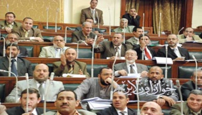 مواجهات ساخنة بين الحكومة والمعارضة في البرلمان