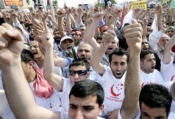 إيران تعلن استعدادها لحماية قوافل الحرية