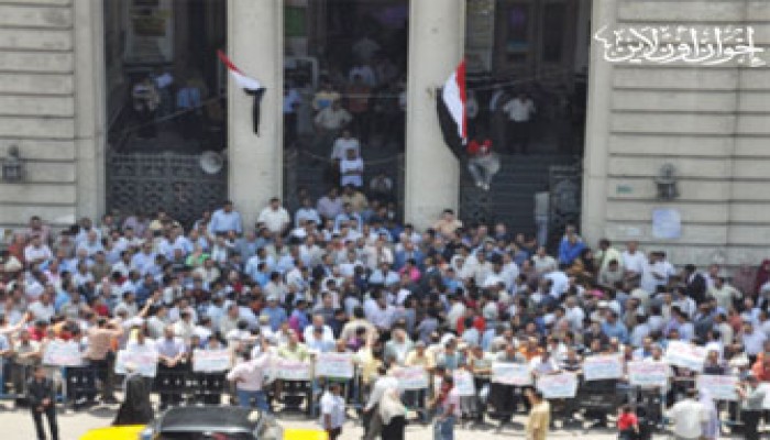 طلاب أسيوط يتظاهرون تضامنًا مع شهداء أسطول الحرية