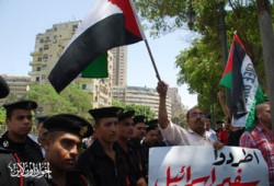 طلاب مصر ينادون بطرد السفير الصهيوني