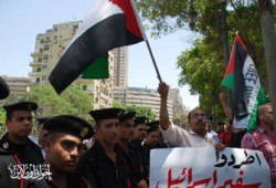 طلاب مصر ينادون بطرد السفير الصهيوني