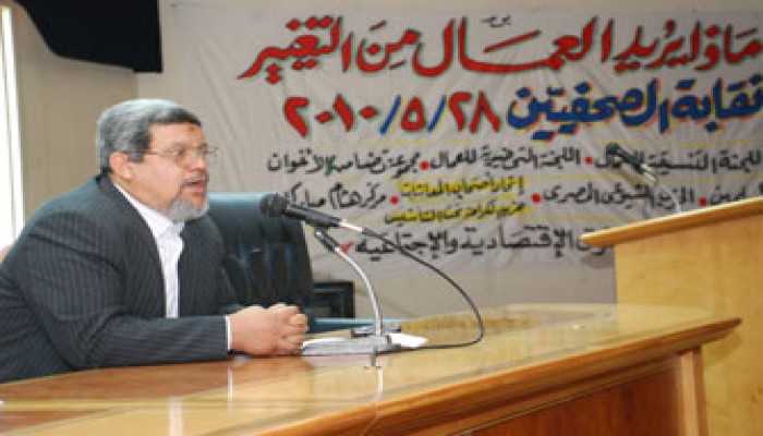 بيومي: النقابات العمالية باعت العمال للمستثمرين!!
