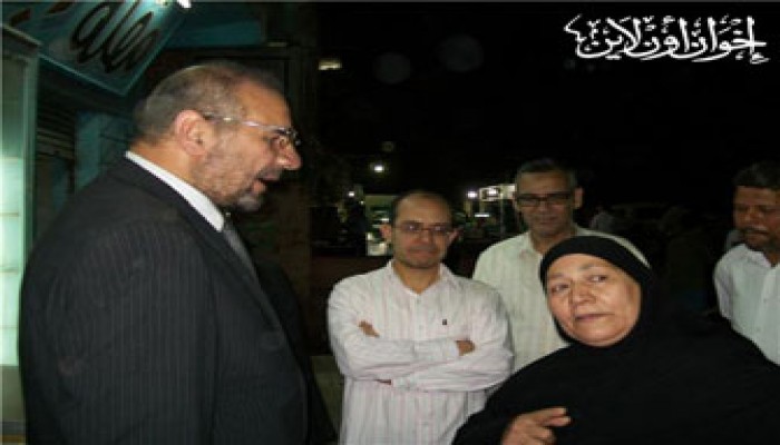 فتح الباب يُكرِّم الأسرة المثالية ويتجول بأسواق حلوان