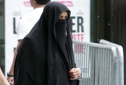 فرنسا تتحدَّى قضاءها وتحظر النقاب!