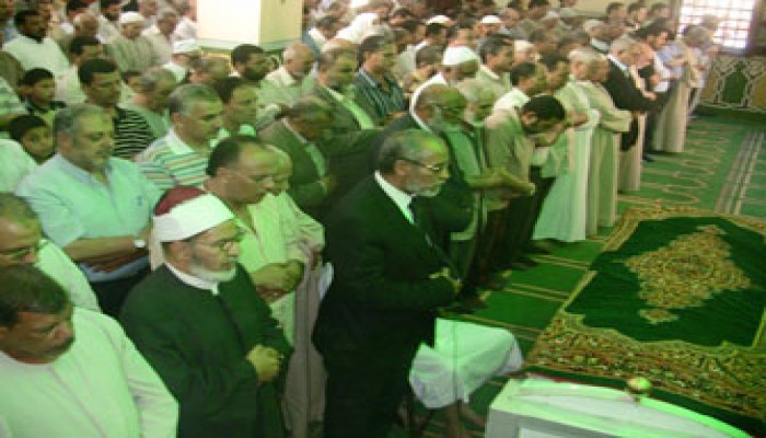 المرشد العام يتقدم مشيعي زوجة الحاج لاشين أبو شنب