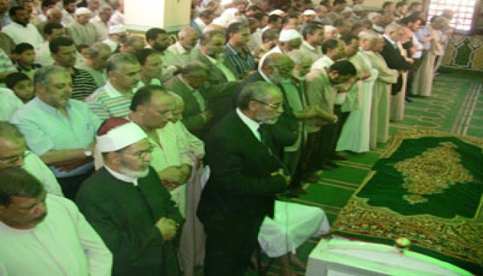 المرشد العام يتقدم مشيعي زوجة الحاج لاشين أبو شنب