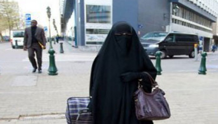 500 يورو غرامة النقاب في إيطاليا!