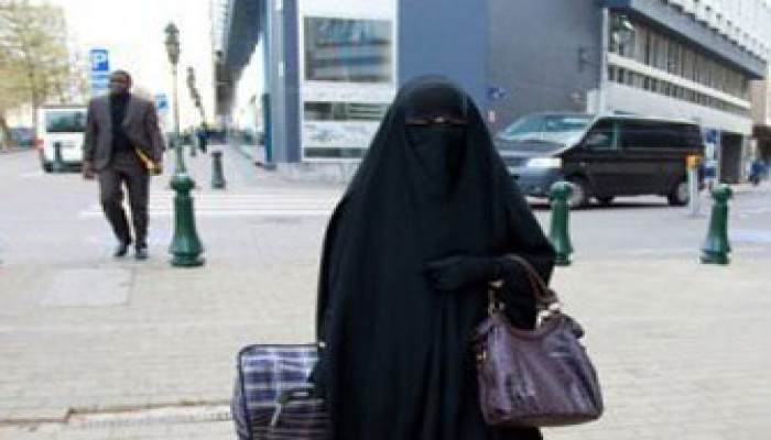 500 يورو غرامة النقاب في إيطاليا!