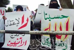 حبس نجل معتقل بسبب زيارته لوالده!!