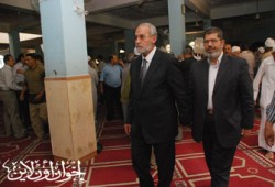 المرشد العام يتقدم قيادات الإخوان في جنازة توفيق