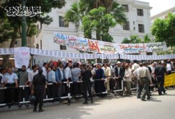 نواب الإخوان يُجبرون الحكومة على تنفيذ وعود العمال