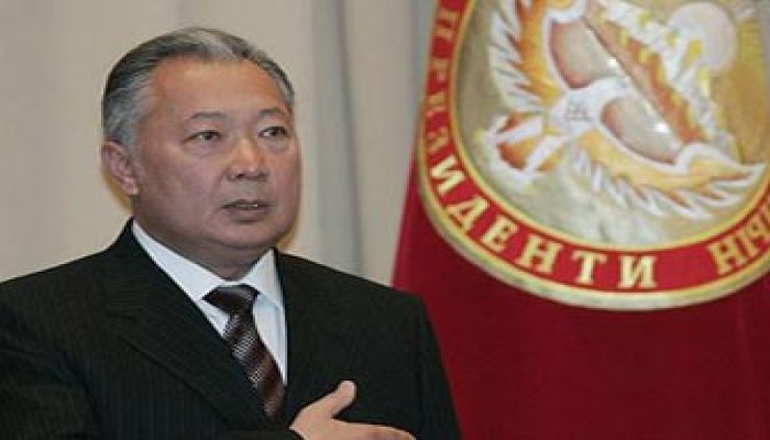 الرئيس القرغيزي يستقيل ويلجأ لكازاخستان