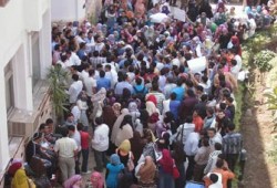 "أسنان" المنصورة تعتصم ضد "الامتحانات"