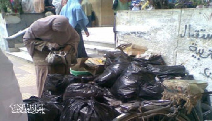 طالبات الإخوان ينظمن حملة نظافة بتربية دمنهور