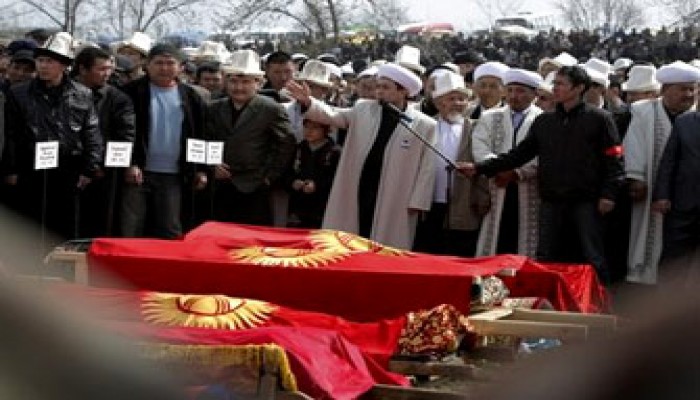 ثورة قرغيزيا.. الاستبداد لا يسقط مجانًا