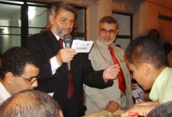 تكريم الأمهات المثاليات والأيتام بمنزل النائب زهران