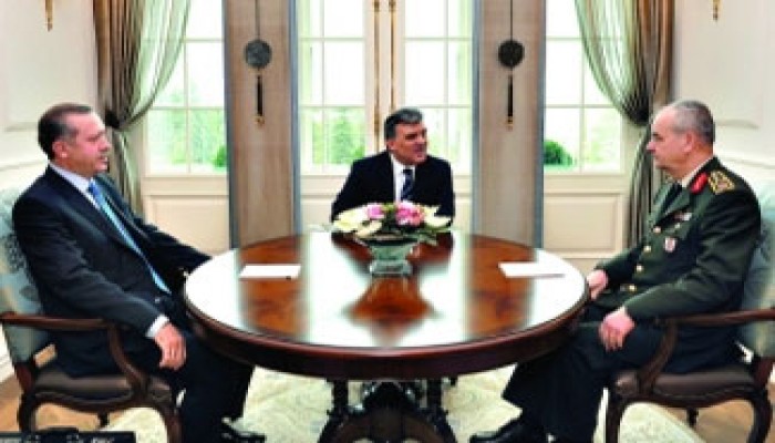 تركيا تواصل اعتقال جنرالات الجيش المتآمرين