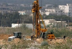 الصحافة العالمية: الصهاينة يستعجلون بناء "الفولاذي"!!