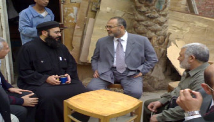الحسيني يتفقد حريق كنيسة المحلة المحترقة