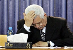 أبو مازن.. عندما تسقط الشرعية