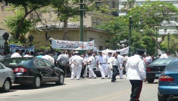 الحكومة تُفشل حل أزمة عمال النوبارية