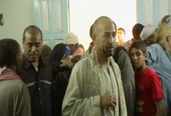 350 مستفيدًا من القافلة الطبية لحلمي بأسيوط