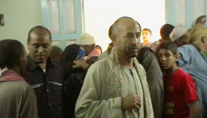 350 مستفيدًا من القافلة الطبية لحلمي بأسيوط