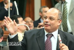 حسين إبراهيم يتهم الحكومة بالتعتيم على الشعب