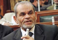 نائب المنوفية يستكمل كوبري مشاة لأهالي دائرته