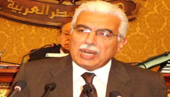 نظيف يعلن تجميد قوانين إلغاء الدعم!