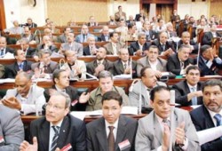 نواب الإخوان والمعارضة يتهمون الحكومة بتدمير الصناعة