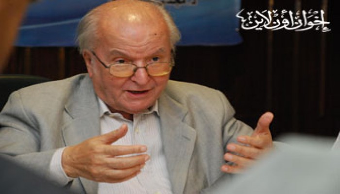 نقيب الأطباء يطالب بالإفراج عن معتقلي الإخوان