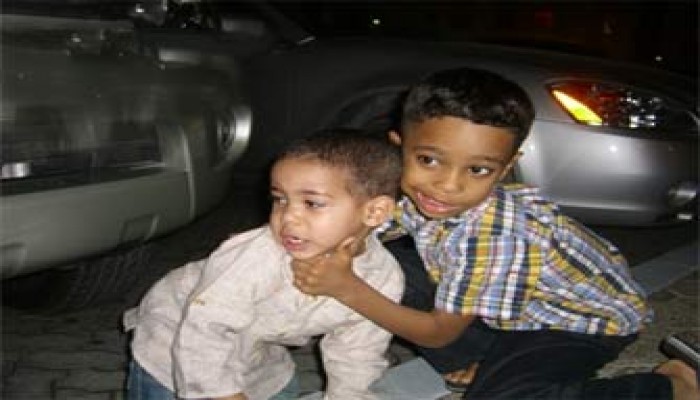 ابني التوءم عدواني!!