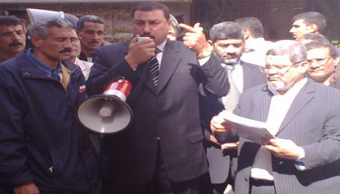 تضامن برلماني واجتماعي مع عمال كتان طنطا