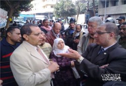 نواب الإخوان يتضامنون مع عمال كتان طنطا