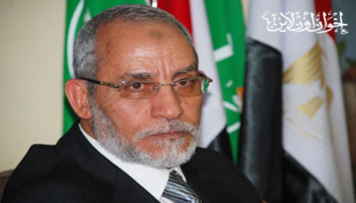 المرشد العام يعزي مجدي أحمد حسين في وفاة شقيقه