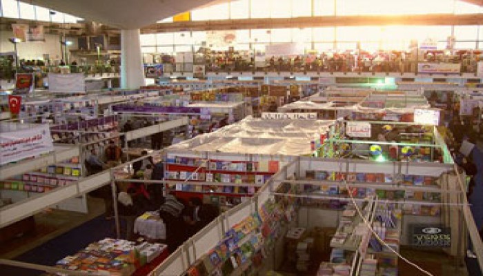 الأزمة المالية تهدد مبيعات معرض الكتاب