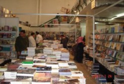 ماكينة طباعة فورية بمعرض القاهرة للكتاب