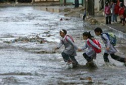 الحصار والسيول يهددان غزة بكارثة إنسانية