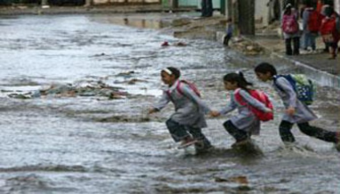 الحصار والسيول يهددان غزة بكارثة إنسانية