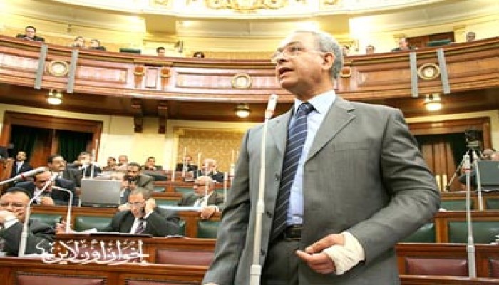 هلال يعترف بمسئولية الحكومة عن تصدع مبنى الأورام