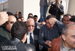 المرشد العام يتقدم مشيِّعي جنازة الحاج محمود شكري