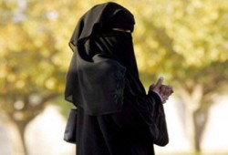كلية أمريكية تحظر النقاب وسط اعتراضات حقوقية