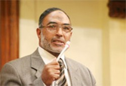 النائب مصطفى محمد يبدأ حل أزمة صيادي الإسكندرية